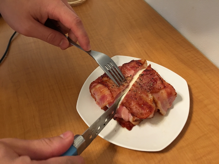 包丁で割ると