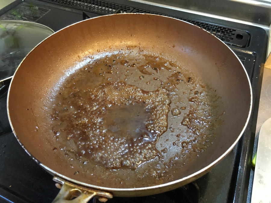 フライパンに出た肉汁