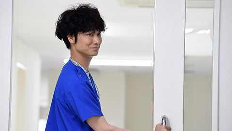 「コウノドリ」主演の綾野剛