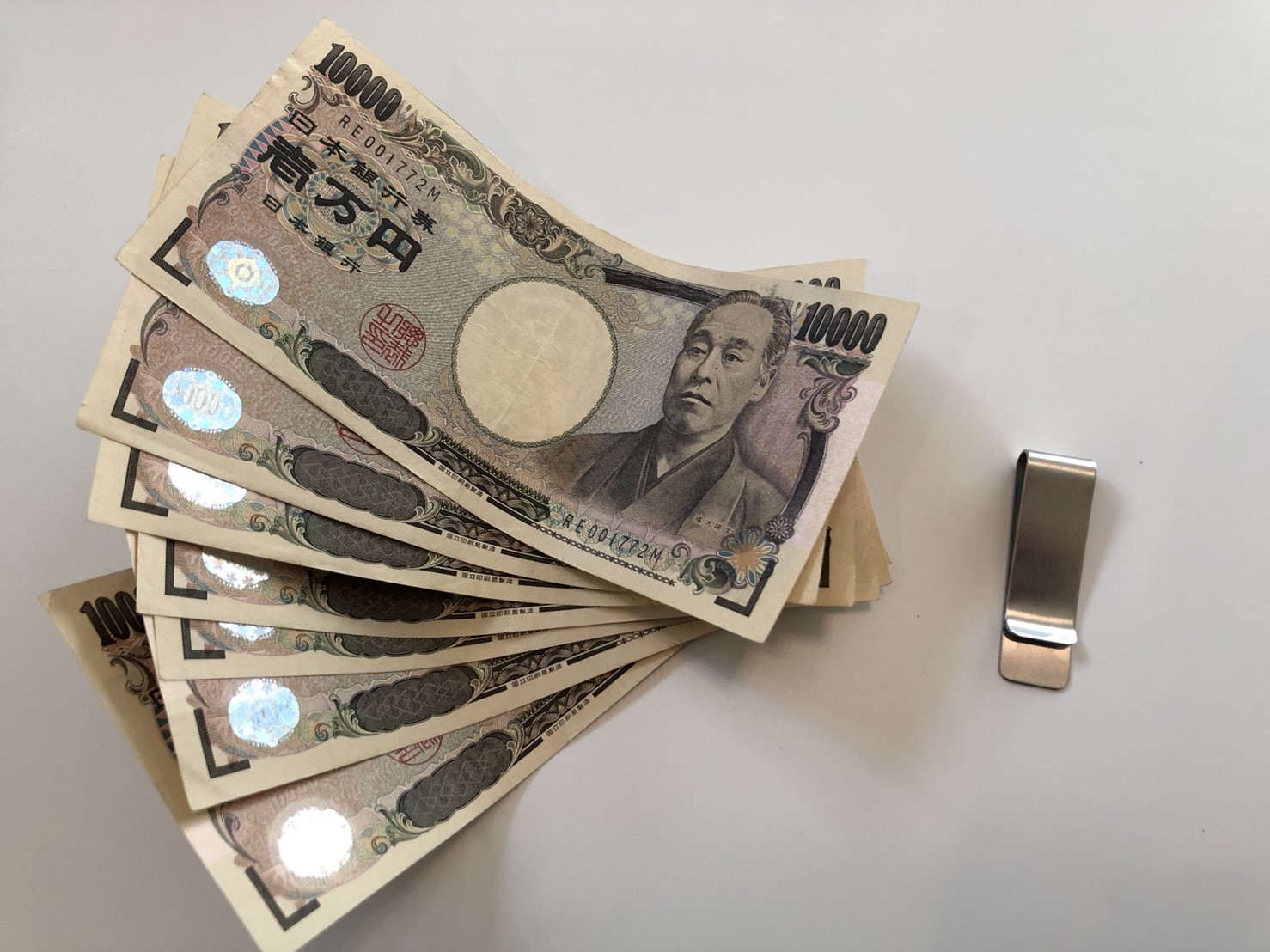 7万円とマネークリップ